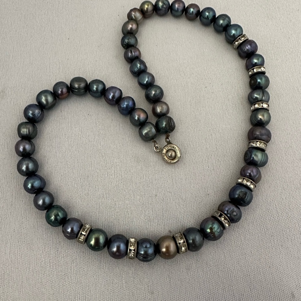 Teng Yue necklace with black freshwater pearls and rhinestone rondelles - Picture 2 of 4
